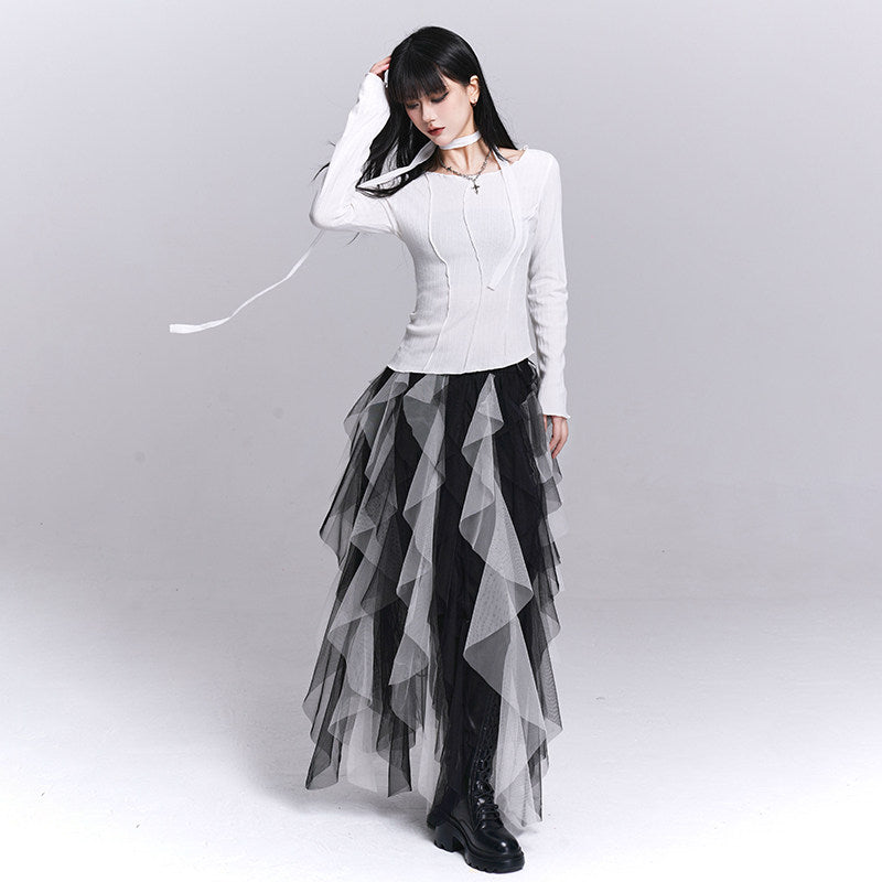 Off-white slim long-sleeve fitted inner top with round neckline and vertical seam details