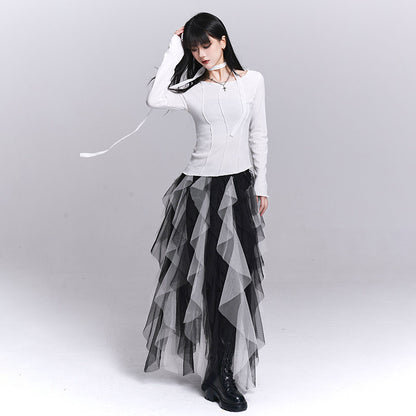 Off-white slim long-sleeve fitted inner top with round neckline and vertical seam details