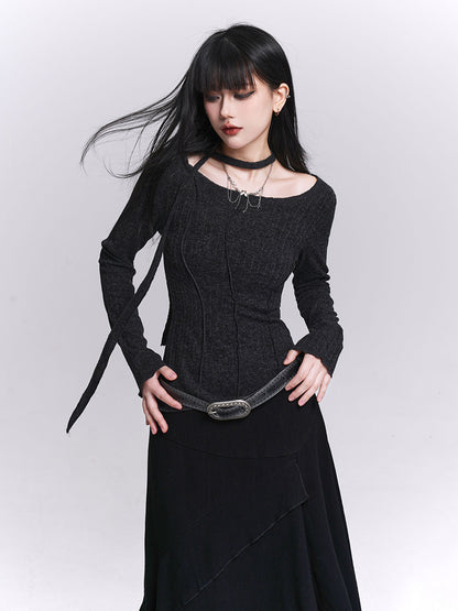 Black slim long-sleeve fitted inner top with round neckline and vertical seam details