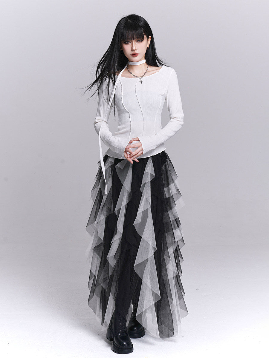 Off-white slim long-sleeve fitted inner top with round neckline and vertical seam details