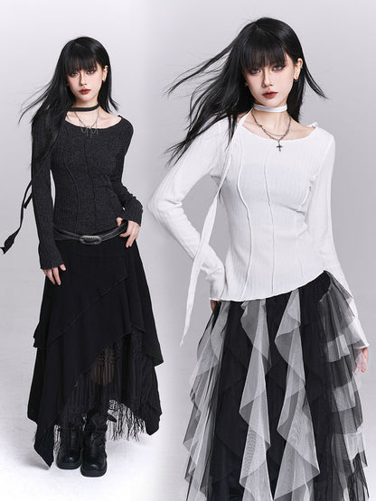 Black slim long-sleeve fitted inner top with round neckline and vertical seam details
