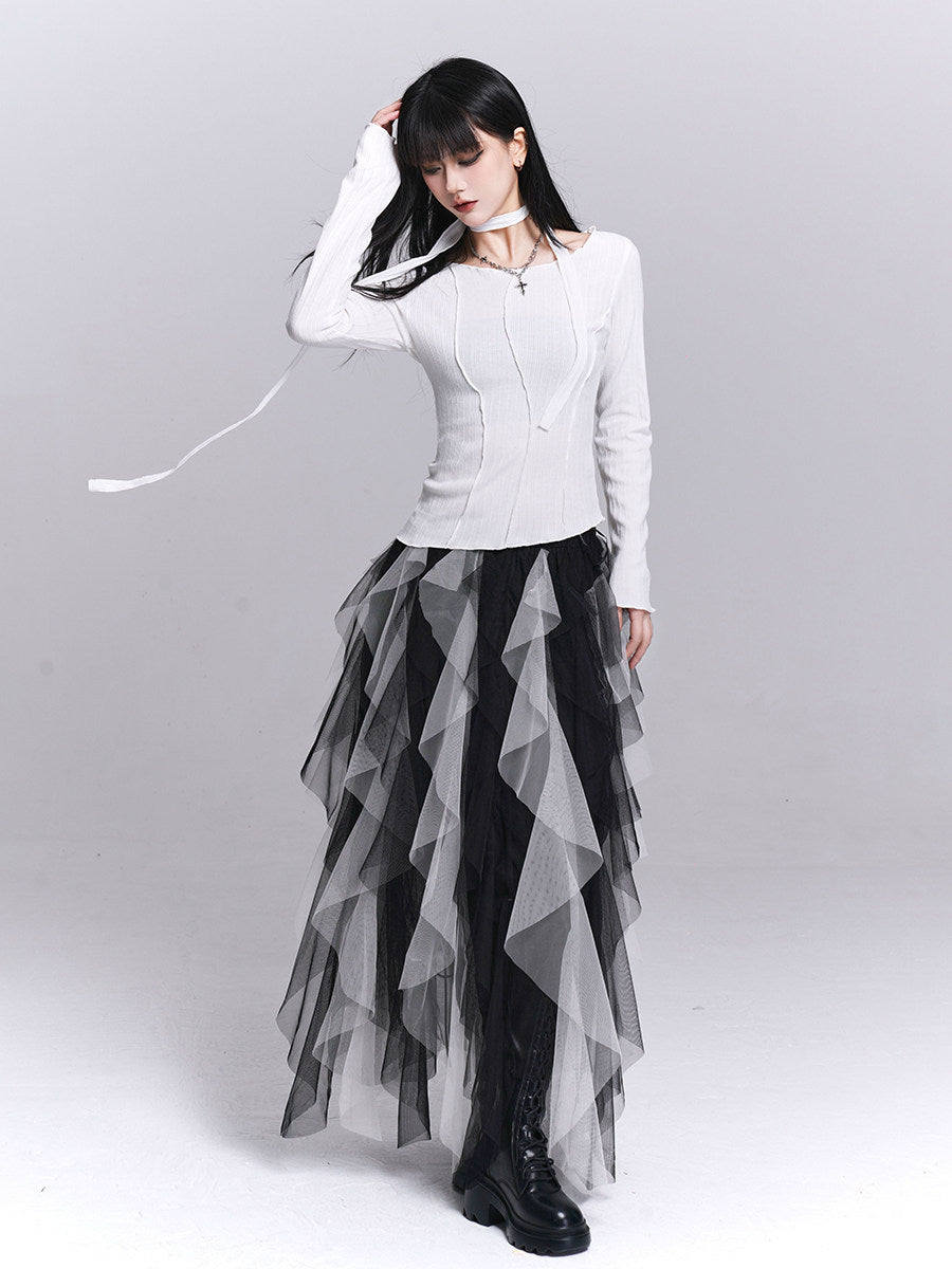 Off-white slim long-sleeve fitted inner top with round neckline and vertical seam details